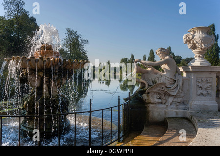 Les Jardins de Kensington, l'Italien parc avec des fontaines et des nymphes, Londres, Angleterre, Royaume-Uni, Europe Banque D'Images