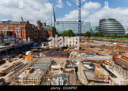 Site de construction près de Tower Bridge, le City Hall, Londres, Angleterre, Royaume-Uni, Europe Banque D'Images