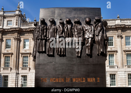 Les femmes de la Seconde Guerre mondiale, monument situé en face de l'immeuble de bureaux du Cabinet, l'Gardens Road, Londres, Angleterre, Royaume-Uni Banque D'Images