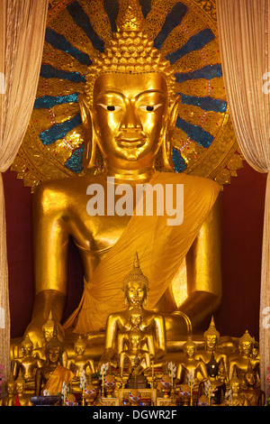 Statues de Bouddha en Viharn Luang de Wat Phra Singh, Chiang Mai, Thaïlande du Nord, Thaïlande, Asie Banque D'Images