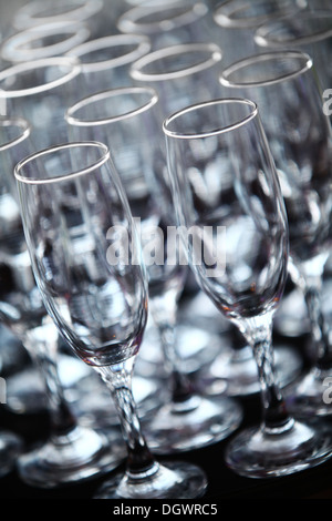 Couleur détail de quelques verres de champagne vide Banque D'Images
