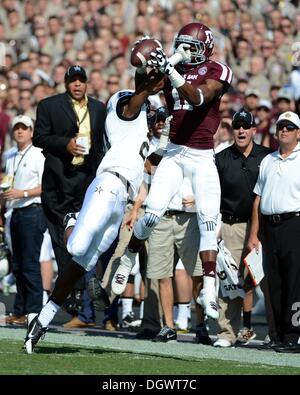 College Station, Texas, USA. 26Th Oct, 2013. Derel Walker # 11 de la Texas A&M Aggies en action contre les Vanderbilt Commodores en College Station de Bryan au Texas. Texas A&M mène à la mi-temps 28-17 donne Vandy. Credit : Cal Sport Media/Alamy Live News Banque D'Images