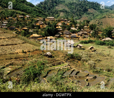 Village Akha sur la frontière birmane dans l'ouest de Chiang Rai, rizières, rizières en terrasses, la province de Chiang Rai Banque D'Images