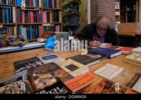 Un second hand book vendeur dans Amsterdam Pays-Bas Banque D'Images