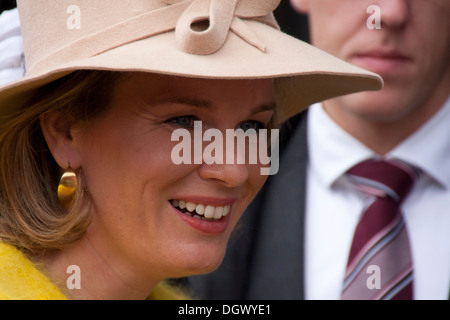 La Reine Mathilde fait sa joyeuse entrée à Liège avec le roi Philippe. Le couple royal a été accueilli par une foule de 8000 pers. Banque D'Images