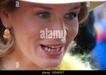 La Reine Mathilde fait sa joyeuse entrée à Liège avec le roi Philippe. Le couple royal a été accueilli par une foule de 8000 pers. Banque D'Images