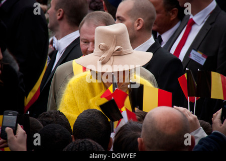 La Reine Mathilde fait sa joyeuse entrée à Liège avec le roi Philippe. Le couple royal a été accueilli par une foule de 8000 pers. Banque D'Images