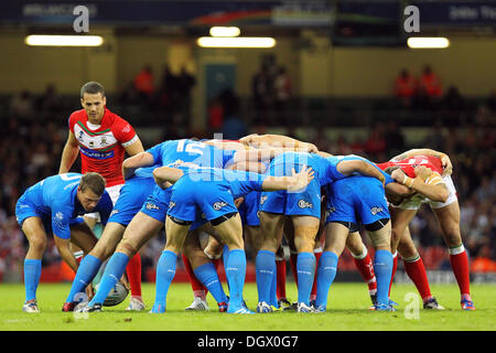 Cardiff, Pays de Galles. 26Th Oct, 2013. Ryan Ghetti (Italie &AMP ; Northern Pride) met le ballon dans la mêlée au cours de la Coupe du Monde de Rugby match entre l'Italie et du Millennium Stadium. Credit : Action Plus Sport/Alamy Live News Banque D'Images