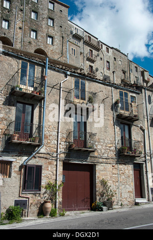 Maisons du centre-ville historique, Geraci Siculo, Sicile, Italie, Europe Banque D'Images