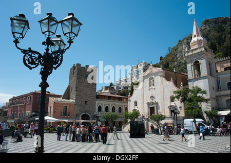 Église de San Giuseppe, Piazza IX Aprile square, Taormina, Sicile, Italie, Europe Banque D'Images