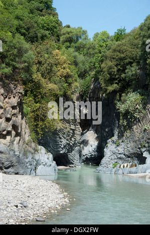 Gole dell'Alcantara, Gole di Larderia, Gorge de l'Alcantara, rivière, Sicile, Italie, Europe Banque D'Images