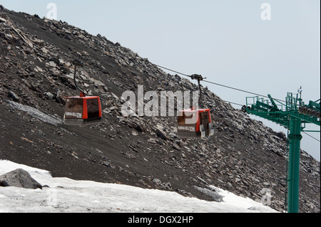 Les voitures de câble sur le mont Etna, en Sicile, Italie, Europe Banque D'Images