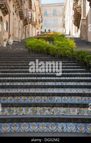 Escalier de Santa Maria del Monte avec les carreaux de céramique, Caltagirone, province de Catane, Sicile, Italie, Europe Banque D'Images
