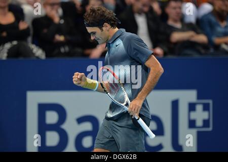 Bâle, Suisse. 26Th Oct, 2013. Swiss indoor tennis championships. cheering at Roger Federer : Action Crédit SUI Plus Sport/Alamy Live News Banque D'Images
