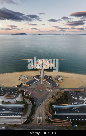 Vue depuis la tour de Fukuoka, 234m, à l'île de mariage Marizon Momochi à Seaside Park, Fukuoka, Japon, Asie Banque D'Images