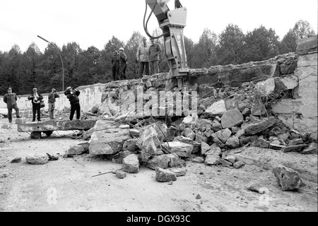 Le début de la démolition du mur de Berlin à la porte de Brandebourg, Berlin Banque D'Images