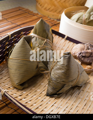 Raviolis chinois, zongzi habituellement pris au cours de l'occasion du festival Banque D'Images