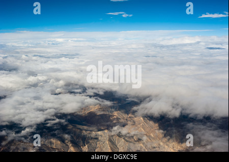 Himalaya sous les nuages. Vue depuis l'avion. L'Inde, Ladakh Banque D'Images