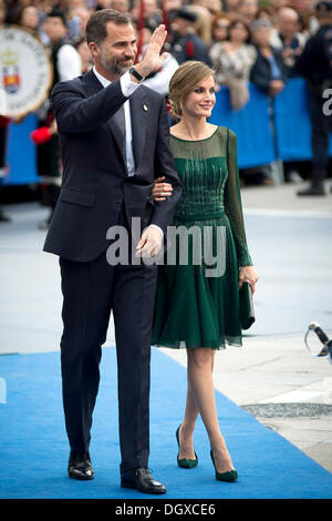 Oviedo, Espagne. 25 octobre, 2013. Prince espagnol Felipe et la Princesse Letizia assister à la XXII. Prix du Prince des Asturies à Oviedo le 25 octobre, 2013 © AFP PHOTO alliance/Alamy Live News Banque D'Images