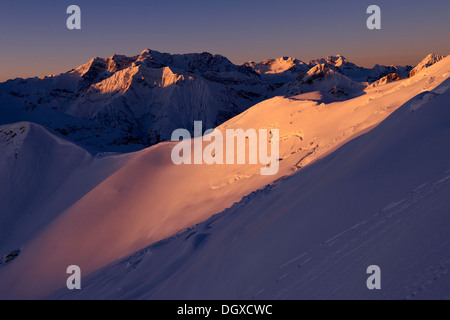 Sommets du Mt Hochkuenzelspitze dans la lumière du matin, Baad, Kleinwalsertal, Vorarlberg, Autriche Banque D'Images