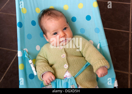 Portrait de petite fille dans un looping - Banque D'Images