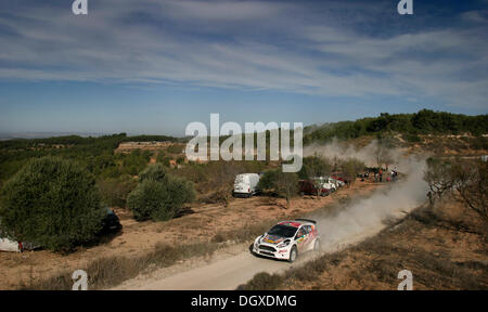 Photo : Steve Race - La Fatarella ; l'Espagne. Dimanche 27 octobre 2013. Scène 12 [spécial] de la Terra Alta 2013 WRC (World Rally Championship) RACC Rally Catalunya avec No35 saoudien Yazeed AL RAJHI et Michael Orr dans leur Ford Fiesta RRC. Banque D'Images