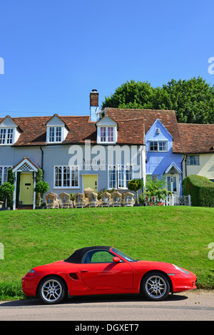 Cottages et période Porsche dans Finchingfield, Essex, Angleterre, Royaume-Uni Banque D'Images