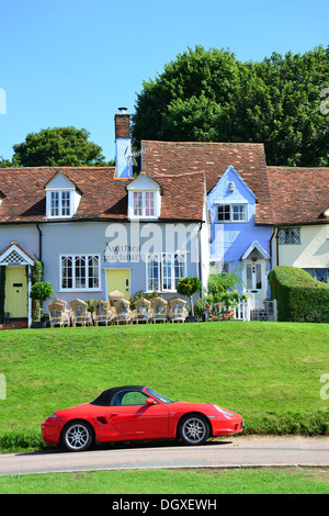 Cottages et période Porsche dans Finchingfield, Essex, Angleterre, Royaume-Uni Banque D'Images