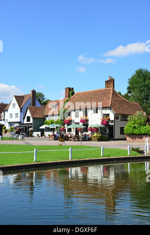 The Fox Inn dans votre étang, Finchingfield, Essex, Angleterre, Royaume-Uni Banque D'Images