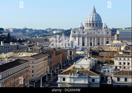 Vue depuis le château Sant'Angelo à la basilique Saint Pierre, Rome, Italie, Europe Banque D'Images