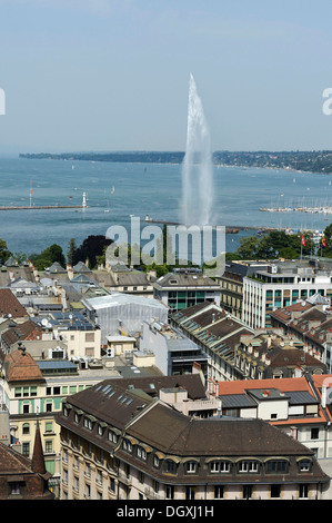 Vue sur le lac de Genève avec le jet d'eau, Genève, Suisse, Europe Banque D'Images