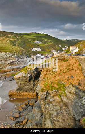 Près de Trebarwith Strand, Tintagel, Cornwall, UK Banque D'Images