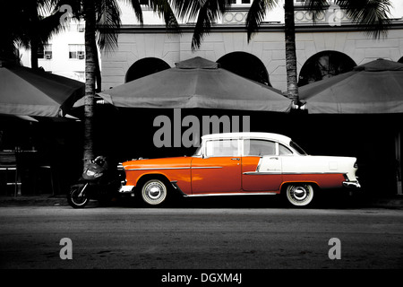 Vieille voiture à Ocean Drive, Miami, Floride, USA Banque D'Images