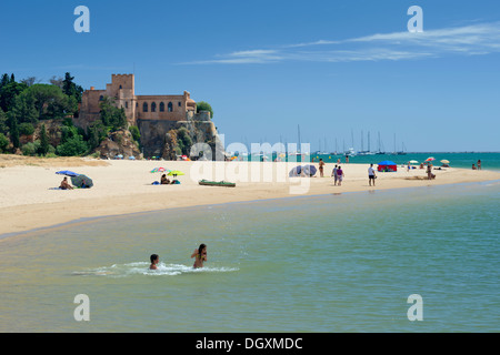Le Portugal, l'Algarve, Ferragudo, la Forte Sao Joao sur l'Arade estuary Banque D'Images