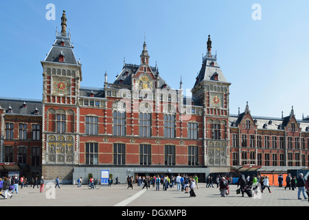 La gare centrale d'Amsterdam, Amsterdam, province de la Hollande du Nord, Pays-Bas Banque D'Images