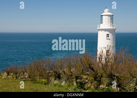 Le phare de Trevose Head sur la côte nord des Cornouailles Banque D'Images