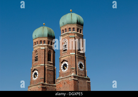 Tours de la Cathédrale Notre-Dame, la Frauenkirche, Munich, Bavière Banque D'Images