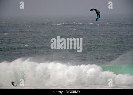 Storm St Jude, produit de vent et de la mer qui sont apprécié par cerf-volant et à voile. Bob Sharples/Alamy Banque D'Images