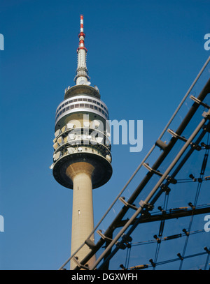 Tour olympique avec le toit du stade, l'Olympiapark, Munich, Haute-Bavière, Bavière, Allemagne Banque D'Images