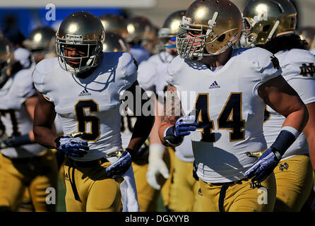 Colorado Springs, Colorado, États-Unis. 26Th Oct, 2013. Notre Dame les joueurs avant de NCAA football action entre la Cathédrale Notre Dame Fighting Irish et l'Air Force Academy Falcon Falcon au Stadium, U.S. Air Force Academy, Colorado Springs, Colorado. Notre Dame bat l'Air Force 45 - 10. © csm/Alamy Live News Banque D'Images