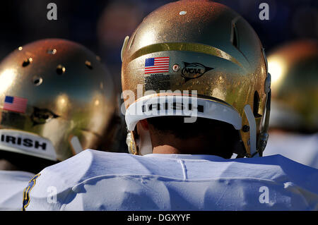 Colorado Springs, Colorado, États-Unis. 26Th Oct, 2013. Notre Dame les joueurs avant de NCAA football action entre la Cathédrale Notre Dame Fighting Irish et l'Air Force Academy Falcon Falcon au Stadium, U.S. Air Force Academy, Colorado Springs, Colorado. Notre Dame bat l'Air Force 45 - 10. © csm/Alamy Live News Banque D'Images