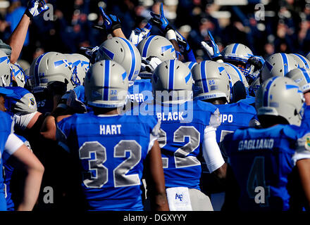 Colorado Springs, Colorado, États-Unis. 26Th Oct, 2013. Les joueurs de l'Armée de l'air avant l'action entre la Cathédrale Notre Dame Fighting Irish et l'Air Force Academy Falcon Falcon au Stadium, U.S. Air Force Academy, Colorado Springs, Colorado. Notre Dame bat l'Air Force 45 - 10. © csm/Alamy Live News Banque D'Images