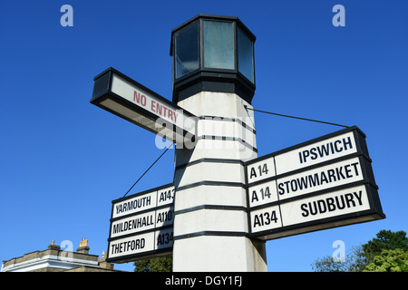 "Pilier de sel' Jalon, Angel Hill, Bury St Edmunds, Suffolk, Angleterre, Royaume-Uni Banque D'Images