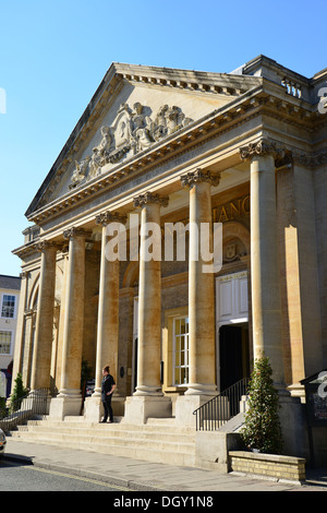 Au Wetherspoons Corn Exchange, Abbeygate Street, Bury St Edmunds, Suffolk, Angleterre, Royaume-Uni Banque D'Images