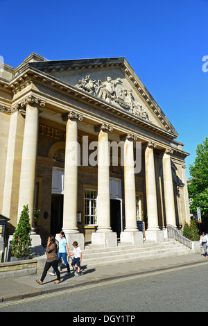 Au Wetherspoons Corn Exchange, Abbeygate Street, Bury St Edmunds, Suffolk, Angleterre, Royaume-Uni Banque D'Images