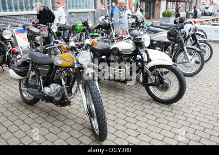 Motos anciennes sur street Banque D'Images