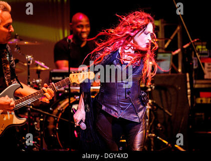 Toronto, Ontario, Canada. 27 Oct, 2013. La chanteuse américaine Cyndi Lauper effectuée sold out show historique, à Massey Hall à Toronto. /ZUMAPRESS.com/Alamy Vidyashev © Igor Live News Banque D'Images