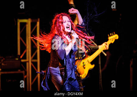 Toronto, Ontario, Canada. 27 Oct, 2013. La chanteuse américaine Cyndi Lauper effectuée sold out show historique, à Massey Hall à Toronto. /ZUMAPRESS.com/Alamy Vidyashev © Igor Live News Banque D'Images