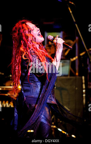 Toronto, Ontario, Canada. 27 Oct, 2013. La chanteuse américaine Cyndi Lauper effectuée sold out show historique, à Massey Hall à Toronto. /ZUMAPRESS.com/Alamy Vidyashev © Igor Live News Banque D'Images