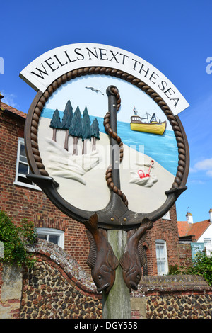 Le panneau de la commune, des puits-next-the-Sea, Norfolk, Angleterre, Royaume-Uni Banque D'Images